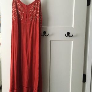 Never worn sun dress with a flattering fit